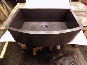 Oil-Rubbed Bronze Hammered Curved Apron Single Basin Sink